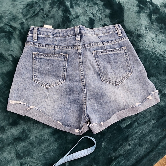 Shein Light Wash Cuffed Jean Shorts Size Small NWOT - Picture 2 of 3